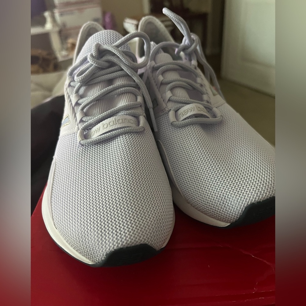 New Balance Womens Free Foam ROAV Size 7